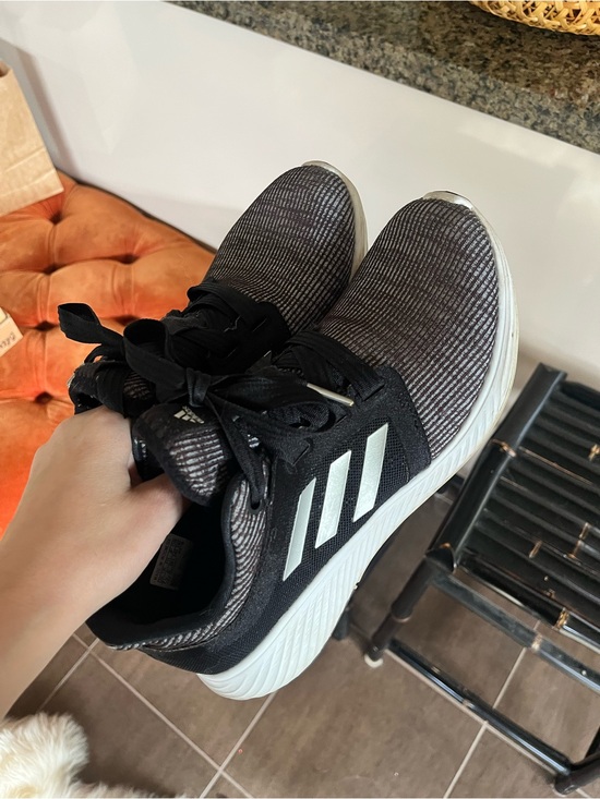 adidas Shoes - ADIDAS BOUNCE RUNNERS ❤️